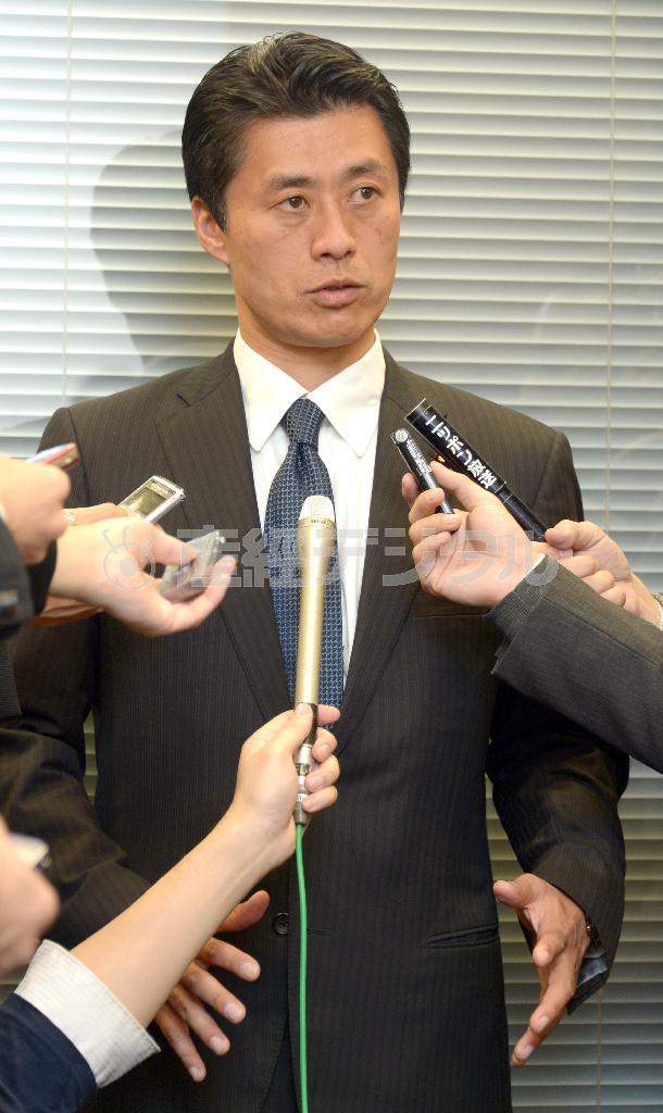 代表選立候補を表明する細野豪志（ごうし）元幹事長＝２０１４年１２月１７日午後、衆院第１議員会館（酒巻俊介撮影）