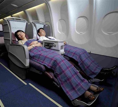 日本－台湾線で多く使われているＡ３３０－３００のビジネスクラスのリクライニングシート（最大１６６度、チャイナエアライン提供）