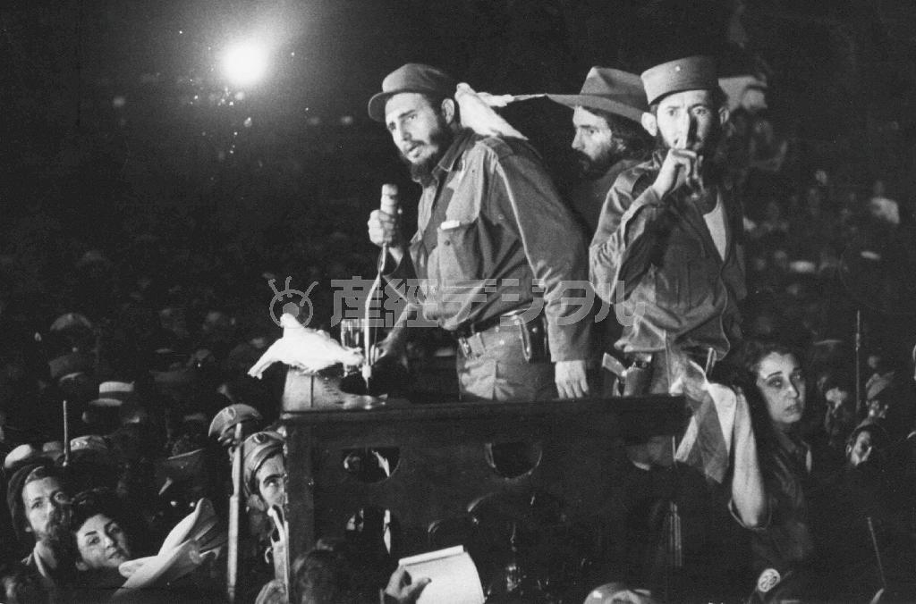 キューバ革命でバティスタ独裁政権を打倒し、支持者に向かって演説するフィデル・カストロ氏（ラウル・カストロ国家評議会議長の兄）＝１９５９年１月８日、キューバ・首都ハバナ（ＡＰ）