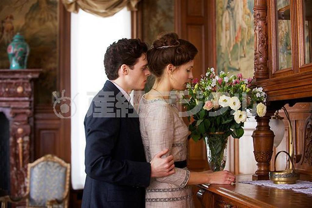 【かざすンＡＲ（視聴無料）】映画「暮れ逢い」（パトリス・ルコント監督）。１２月２０日公開（コムストック・グループ提供）。（Ｃ）２０１４＿ＦＩＤＥＬＩＴＥ＿ＦＩＬＭＳ－ＷＩＬＤ＿ＢＵＮＣＨ－ＳＣＯＰＥ＿ＰＩＣＴＵＲＥＳ