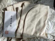 オーガニックコットンで作られた赤ちゃん用のおくるみ「十月十日布」。コットンが種から綿糸になるまでの期間と妊娠期間が同じ十月十日ということから名付けられた（提供写真）