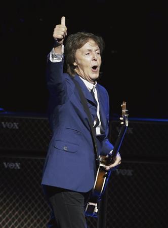 ビートルズの元メンバーで英歌手のポール・マッカートニーさん＝２０１４年１０月１日、米テキサス州サンアントニオ（ＡＰ）