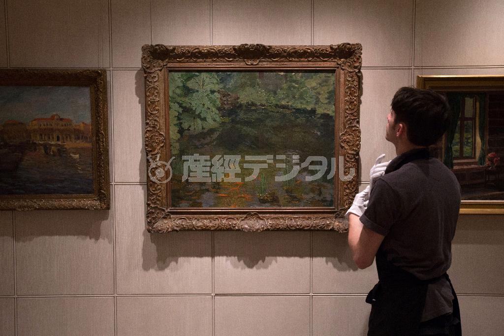 ウィンストン・チャーチル元英首相（１８７４～１９６５年）が描いた絵画「ザ・ゴールドフィッシュ・プール・アット・チャートウェル」＝２０１４年１２月９日、英国・首都ロンドン（ＡＰ）