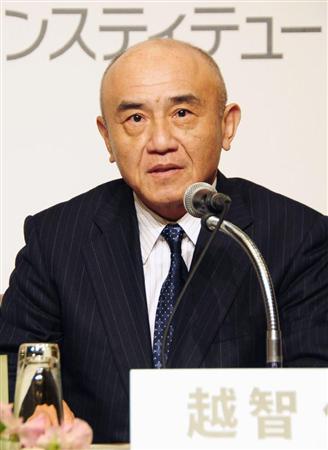 記者会見する三菱ケミカルホールディングスの越智仁取締役＝２５日午後、東京都千代田区