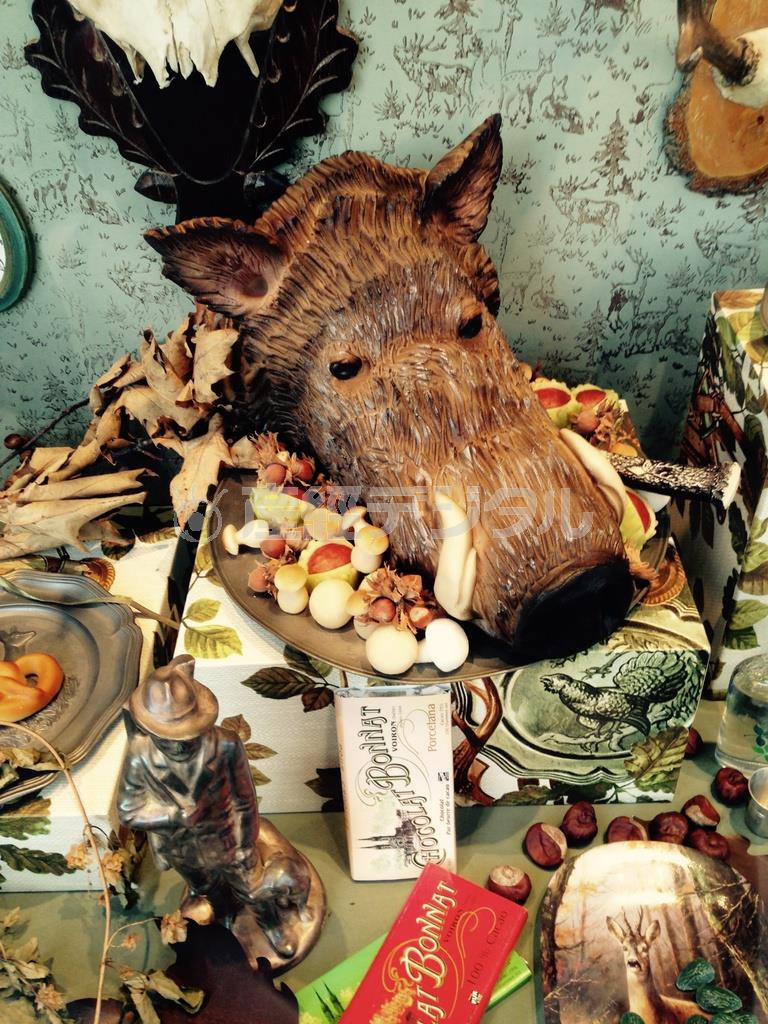 街角で見かけた、ショーウインドー（本谷有希子さん撮影）