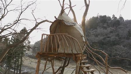 日本国内でも夢のツリーハウスが各地に点在している！（「仰天！日本のツリーハウス」、アニマルプラネット提供）。（Ｃ）２０１４＿Ｄｉｓｃｏｖｅｒｙ＿Ｃｏｍｍｕｎｉｃａｔｉｏｎｓ，ＬＬＣ