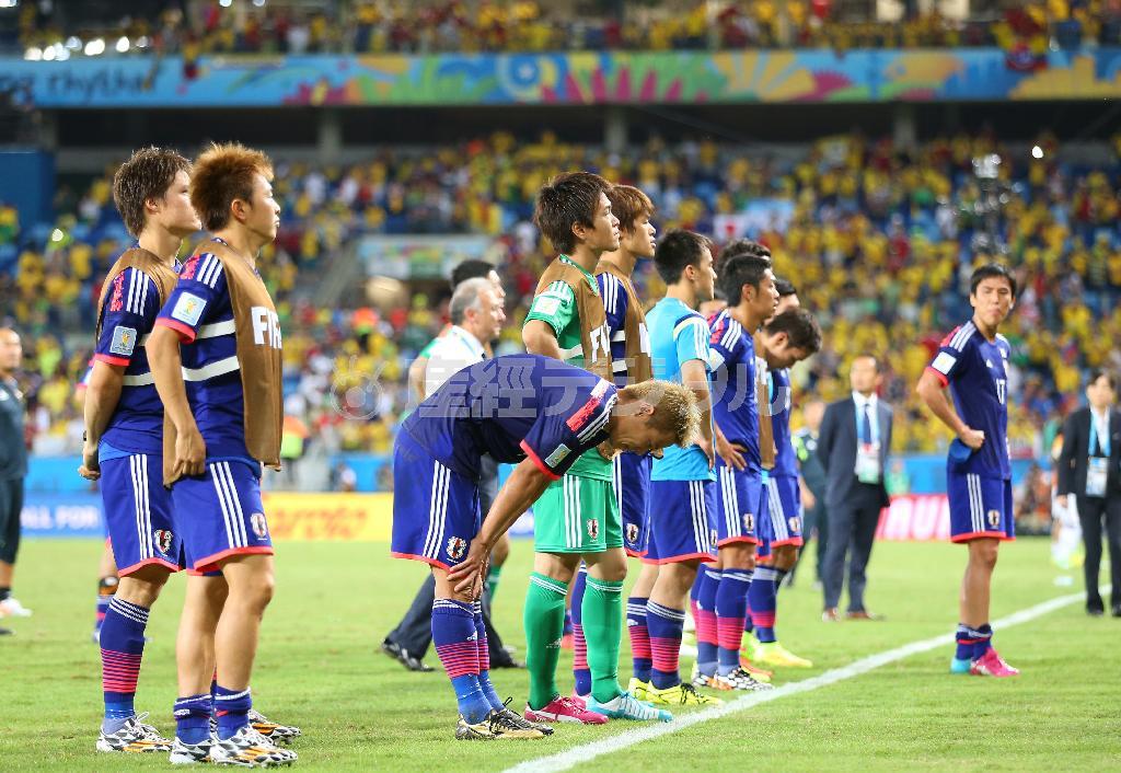 ６月２４日、サッカー・ワールドカップ（Ｗ杯）ブラジル大会で日本代表は、クイアバで行われた１次リーグ最終戦でコロンビアに１－４で完敗し、１分け２敗の勝ち点１でＣ組最下位に終わり１次リーグで敗退した＝２０１４年、ブラジル・マットグロッソ州（吉沢良太撮影）