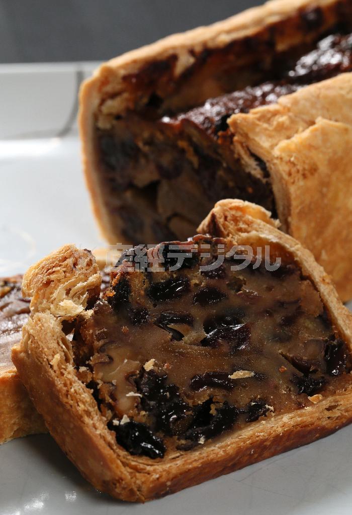 フルーツケーキをパイで包んだ濃厚で上品な焼き菓子「ファゴット」＝２０１４年１２月４日、京都市中京区（志儀駒貴撮影）