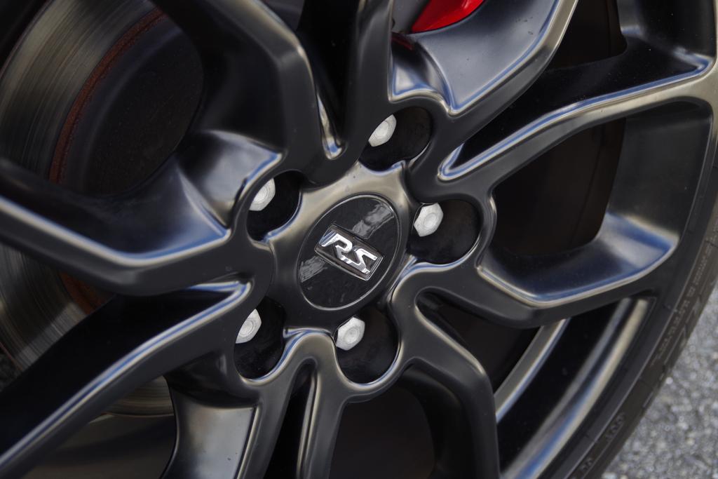 「メガーヌＲ．Ｓ．（ルノースポール）」のホイール