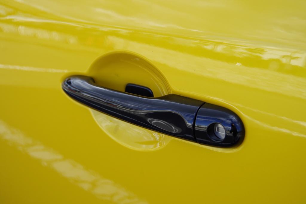 「メガーヌＲ．Ｓ．（ルノースポール）」のドアノブ