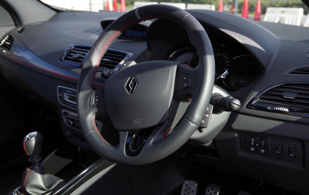 「メガーヌＲ．Ｓ．（ルノースポール）」のハンドル