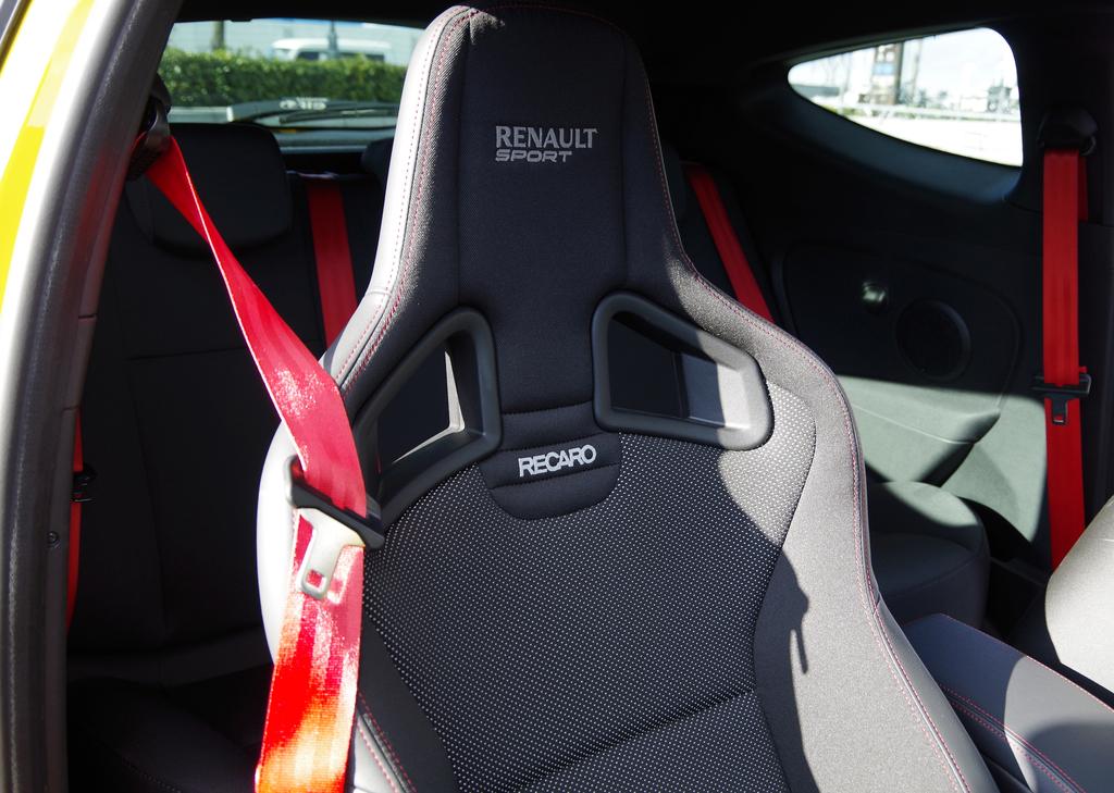 「メガーヌＲ．Ｓ．（ルノースポール）」のシート