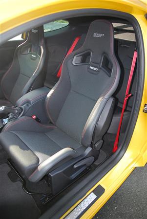 「メガーヌＲ．Ｓ．（ルノースポール）」の助手席