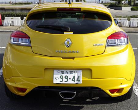 後方から見た「メガーヌＲ．Ｓ．（ルノースポール）」