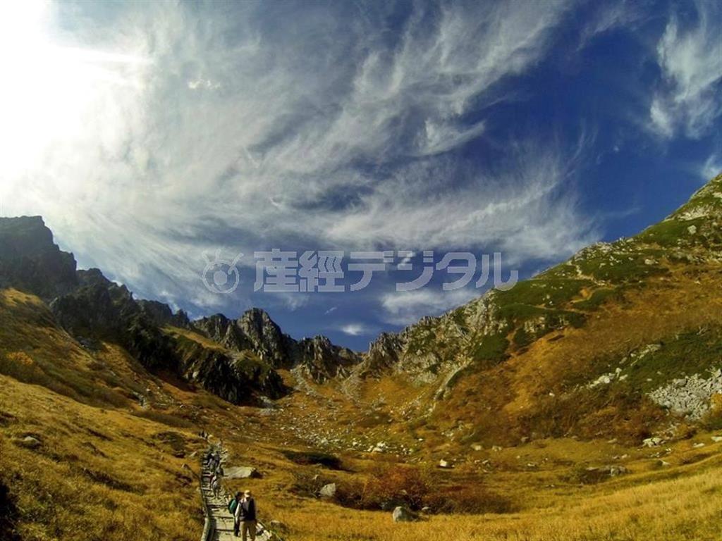 【写真２】中央アルプスの北端、駒ケ岳＝２０１４（平成２６）年、長野県（明治学院大学有志学生記者、酒井亮圭提供）