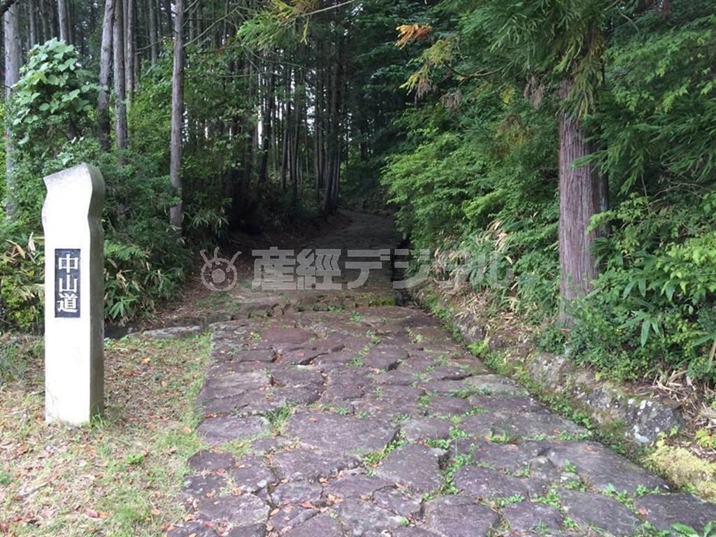 【写真５】中山道＝２０１４（平成２６）年、岐阜県内（明治学院大学有志学生記者、酒井亮圭提供）