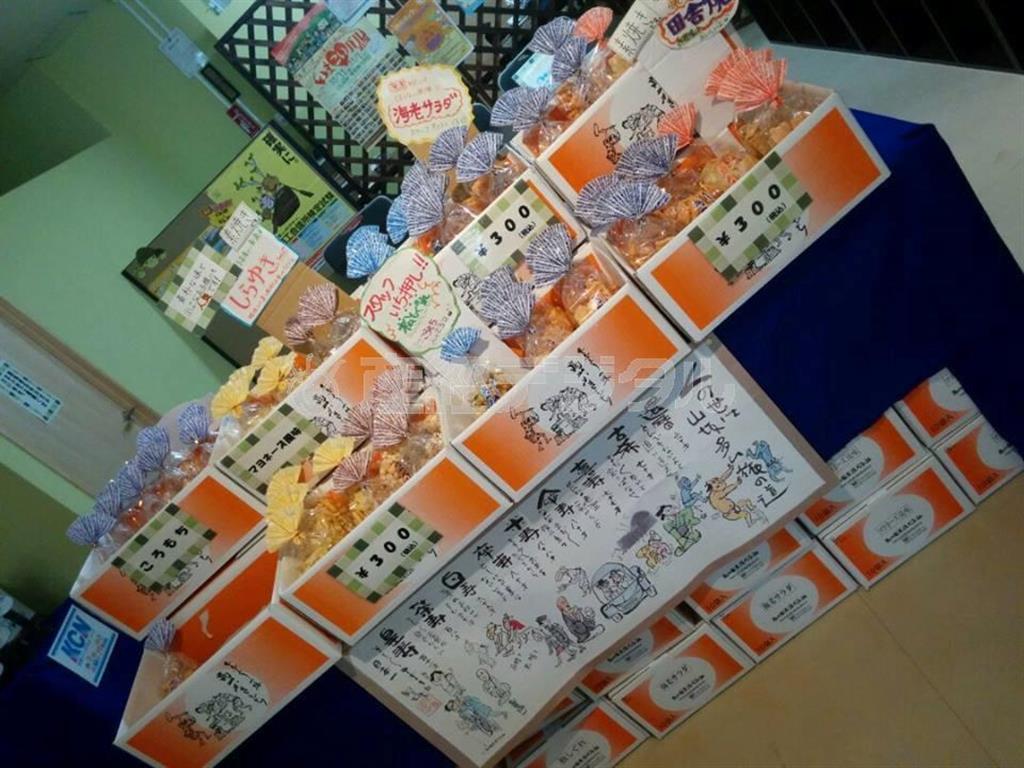 【写真６】生駒市の物産を取り扱っているお店、「おちゃせん」＝２０１４（平成２６）年、奈良県生駒市（明治学院大学有志学生記者、酒井亮圭提供）