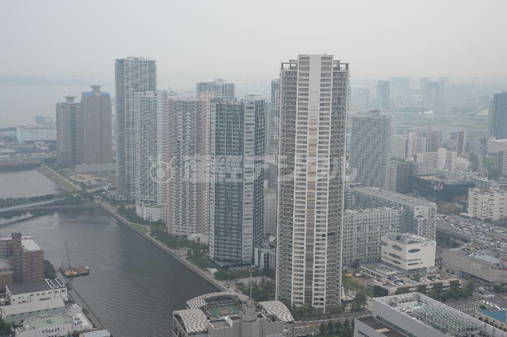 増税後、落ち込みが目立つマンション販売。２０１５年度の税制改正では、住宅や自動車購入を後押しする税制優遇も延長、拡充される＝２０１４年７月２３日、東京都江東区（本社チャーターヘリから、川口良介撮影）