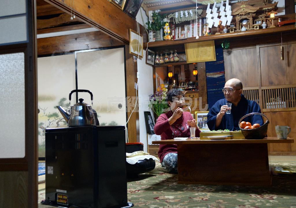 ２０１４年１０月１日に避難指示が解除された福島県双葉郡川内村の東部では、草野勝利さん、繁子さん夫妻が自宅に戻ってから初めての年末年始を迎えている＝２０１４年１２月３１日午後（鴨川一也撮影）