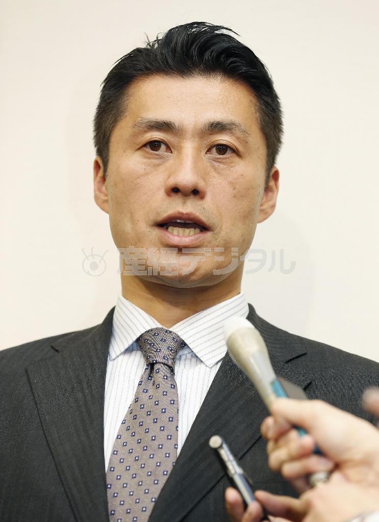 １月７日に告示される民主党代表選への出馬を表明している細野豪志（ごうし）氏＝２０１４年１２月２５日午後、衆院第１議員会館（共同）