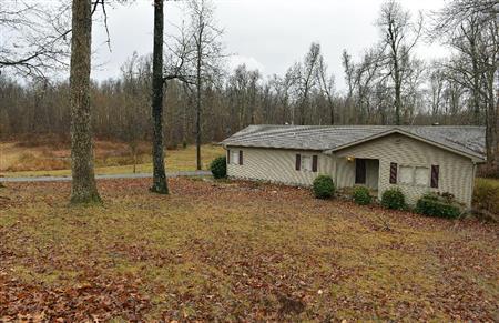 墜落した小型機に乗っていた少女が駆け込んだ米ケンタッキー州の民家＝２０１５年１月３日（ＡＰ）