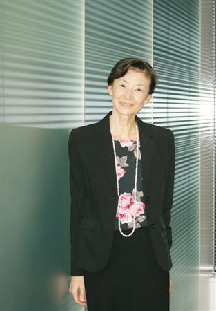 旺盛に執筆を続ける篠田節子さん。「不思議大好き」という好奇心がその源だ＝２０１４年１２月５日（塩塚夢撮影）