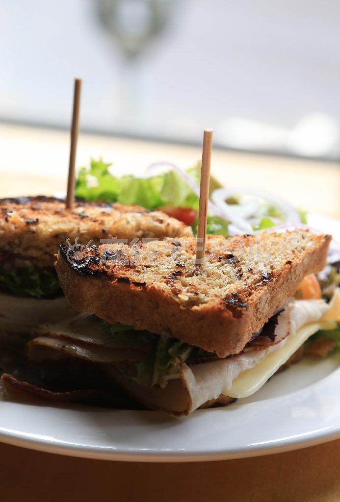 「セライロ」のサンドイッチ。その日の仕入れによってメニューも変わる＝２０１４年１０月２３日、米オレゴン州ポートランド（緑川真実さん撮影）