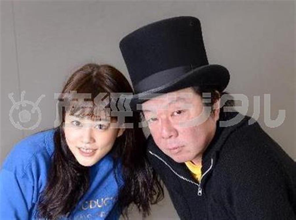 女優の高畑充希（みつき）さん（左）と俳優の古田新太（あらた）さん＝２０１４年１２月１１日午後、東京都新宿区（宮崎瑞穂撮影）