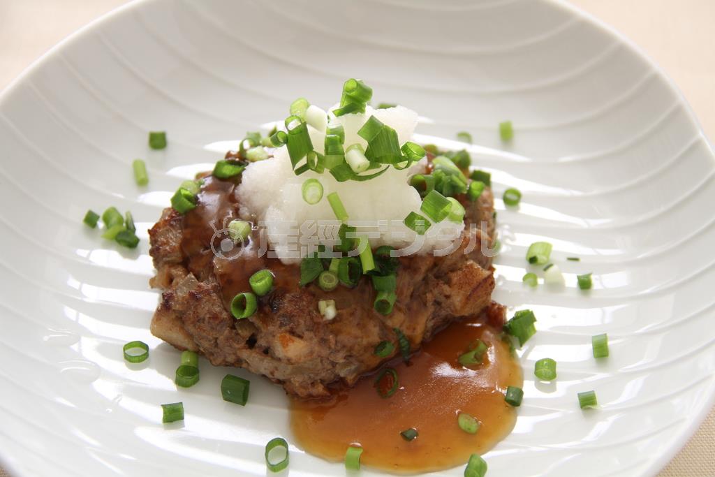 お麩入り和風ハンバーグ。※２６５ｋｃａｌ、塩分１．８グラム（１人分）