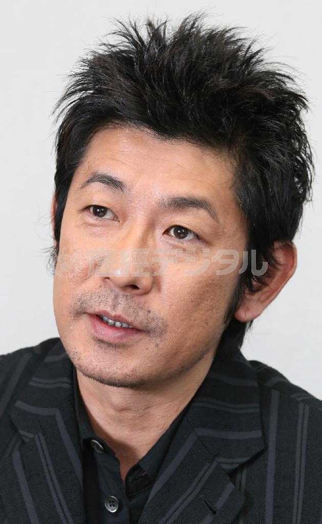 「僕は小学生時代、地元の少年野球チームでプレーしていたんです」と話す、俳優の永瀬正敏＝２０１４年１２月９日、東京都港区（野村成次撮影）