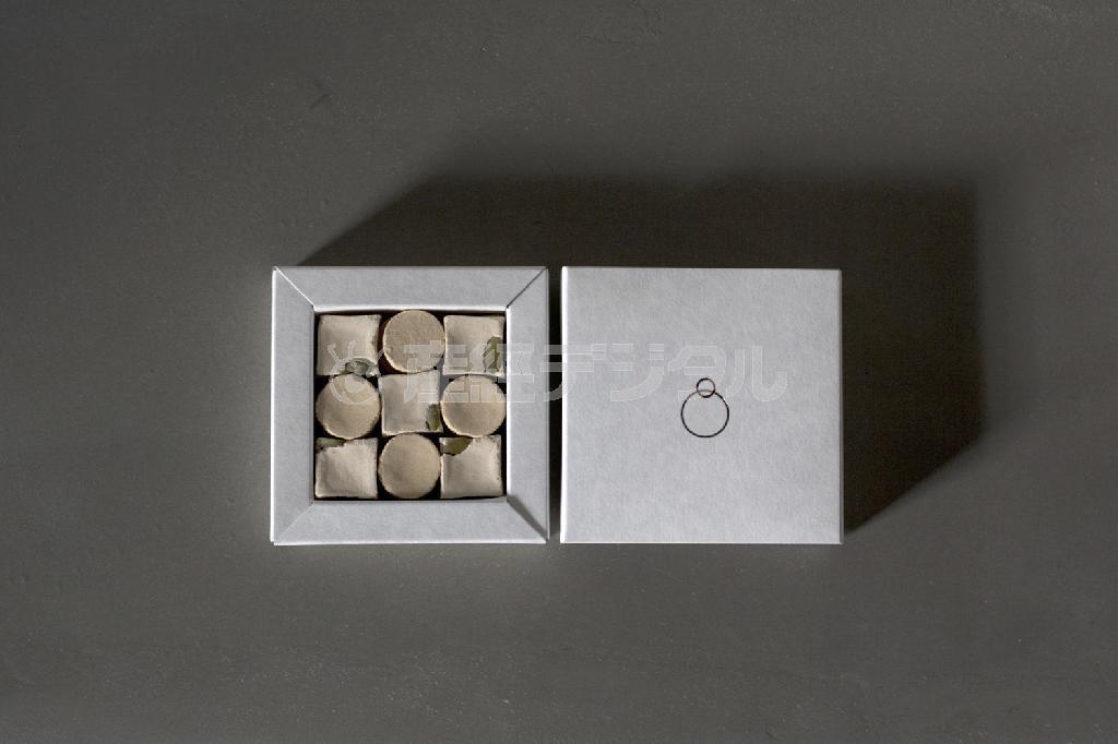 上質な阿波和三盆糖を使用した鈴懸のお干菓子「ｔａｔａｍｉｚｅ（タタミゼ）」１０８０円（税込み）＝２０１５年１月５日（提供写真）