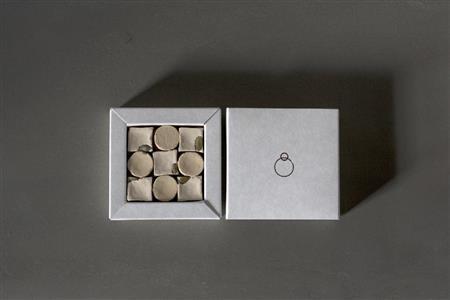 上質な阿波和三盆糖を使用した鈴懸のお干菓子「ｔａｔａｍｉｚｅ（タタミゼ）」１０８０円（税込み）＝２０１５年１月５日（提供写真）