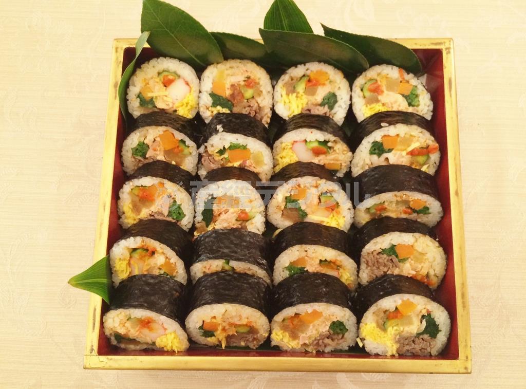 大人数でも食べやすいキムパップ（韓国風のり巻）。衣をつけて揚げれば時間が経っても美味しく食べられる（ＩＫＫＯさん提供）