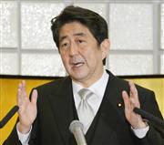 年頭の記者会見をする安倍晋三首相。＝５日午後、三重県伊勢市