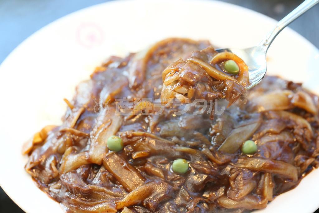 タマネギと牛肉を炒めてドビソースと絡ませた昔ながらのハイシライス（１２５０円）＝２０１４年１２月２２日、京都市左京区（志儀駒貴撮影）