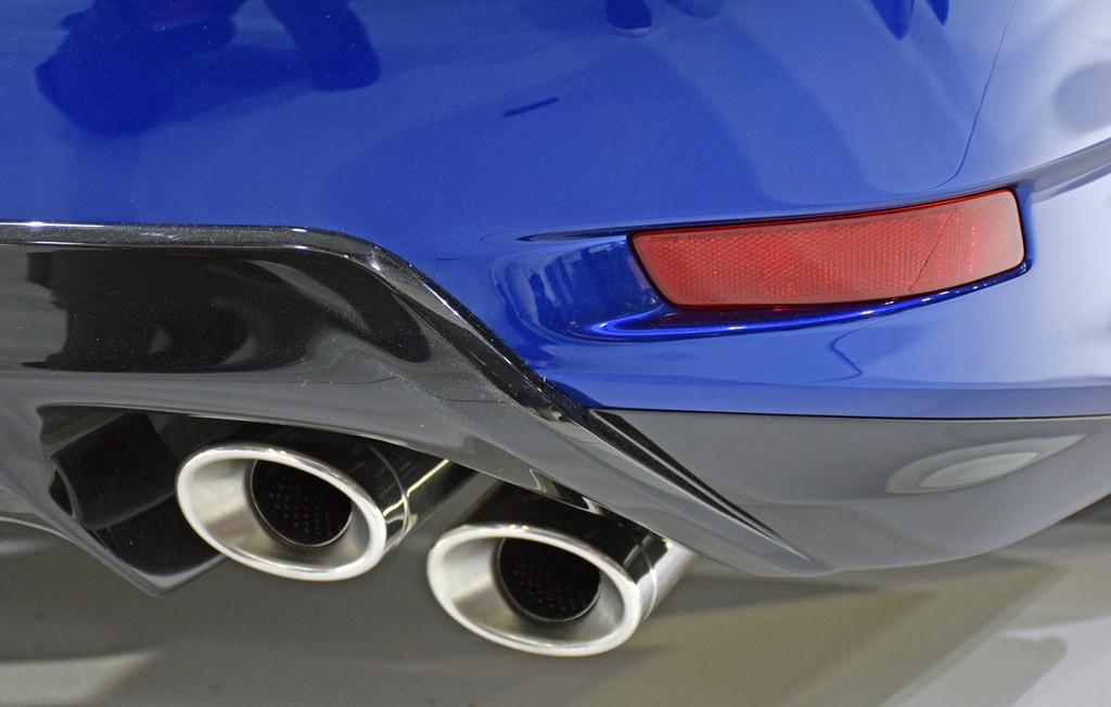 レクサス「ＧＳＦ」のマフラー＝米デトロイト（撮影・大竹信生）