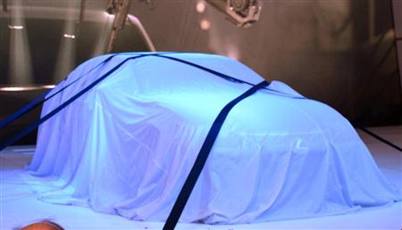 ベールに包まれたレクサス「ＧＳＦ」＝米デトロイト（撮影・大竹信生）