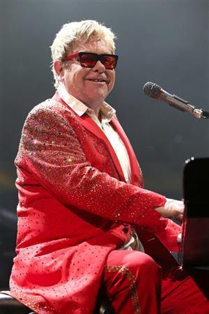 英歌手、エルトン・ジョンさん＝２０１４年１２月３１日、米ニューヨーク（ＡＰ）