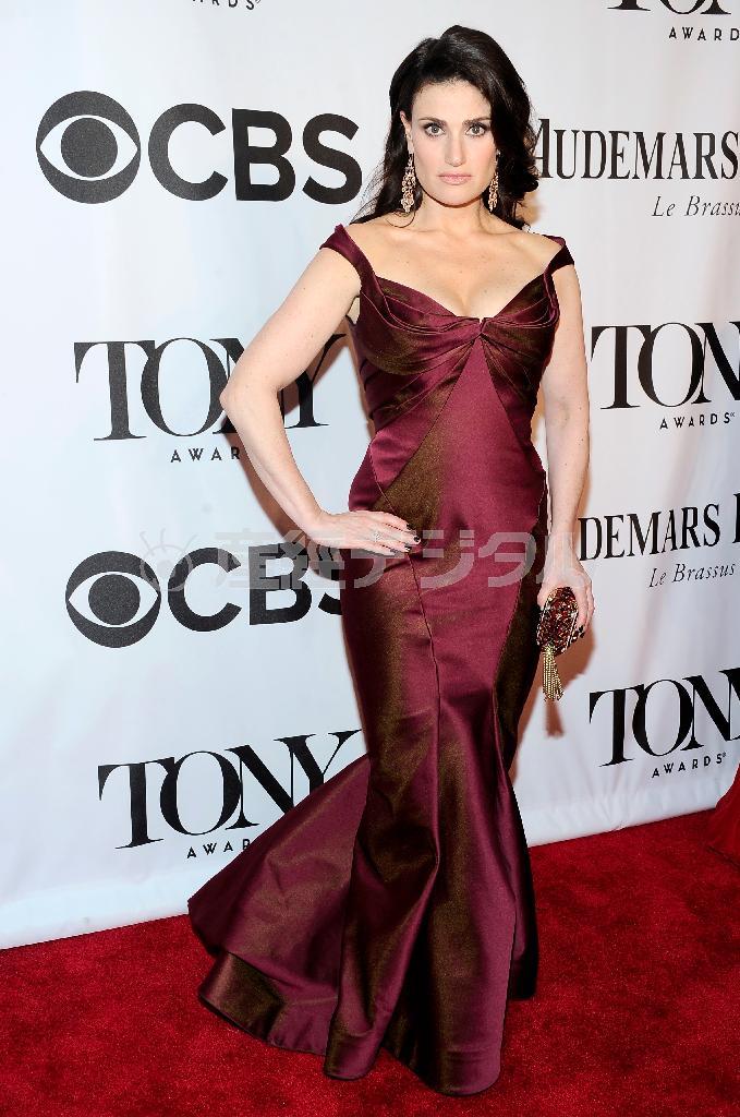 米歌手・女優、イディナ・メンゼルさん＝２０１４年６月８日、米ニューヨーク（ＡＰ）