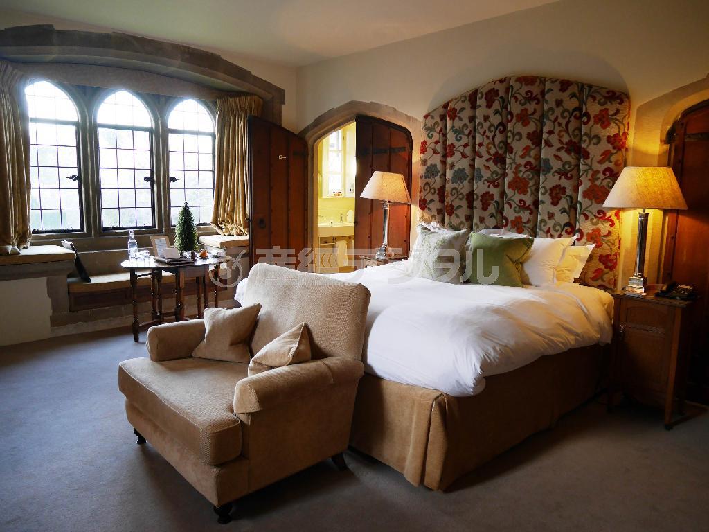 アンバリー城の客室。古城の中に快適な空間を作り出していた＝２０１４年１２月２８日、英国・サセックス（内藤泰朗撮影）