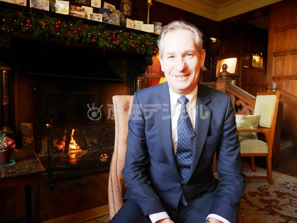 グレイブタイ・マナーハウスのアンドリュー・トマソン支配人＝２０１４年１２月２８日、英国・サセックス（内藤泰朗撮影）
