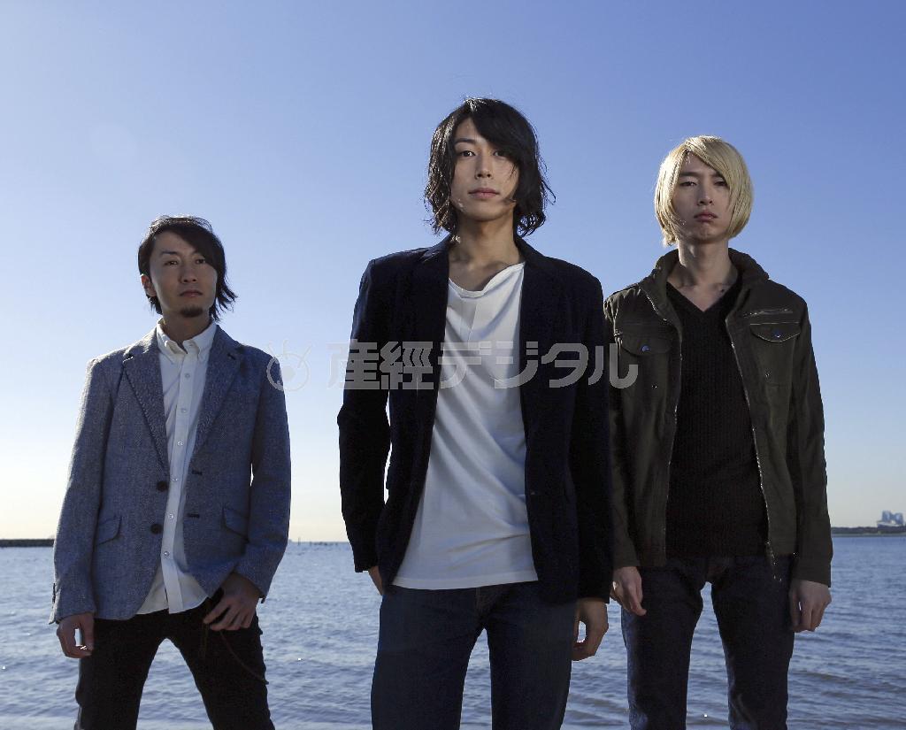 ３人組のロックバンド、ザ・ケセラセラ＝２０１４年１１月１４日（提供写真）