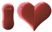 ワイモバイルのＰＨＳ「Ｈｅａｒｔ４０１ＡＢ」。待ち受け状態のハート形（右）からスティック形にして通話する（変形した画像の縮尺比率は異なる）