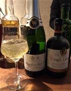 キングス・ジンジャーとスパークリングで作る「キングス・ジンジャー・ロワイヤル」＝２０１５年１月１６日（青木冨美子さん撮影）