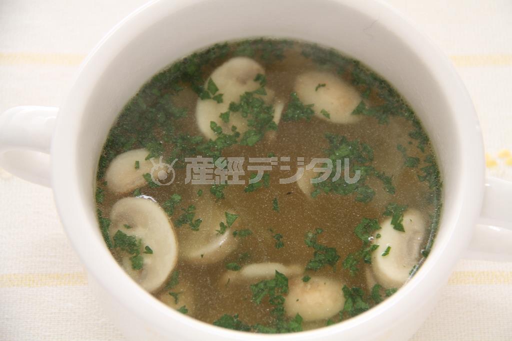 マッシュルームのスープ。※４０ｋｃａｌ、塩分０．９グラム（１人分）
