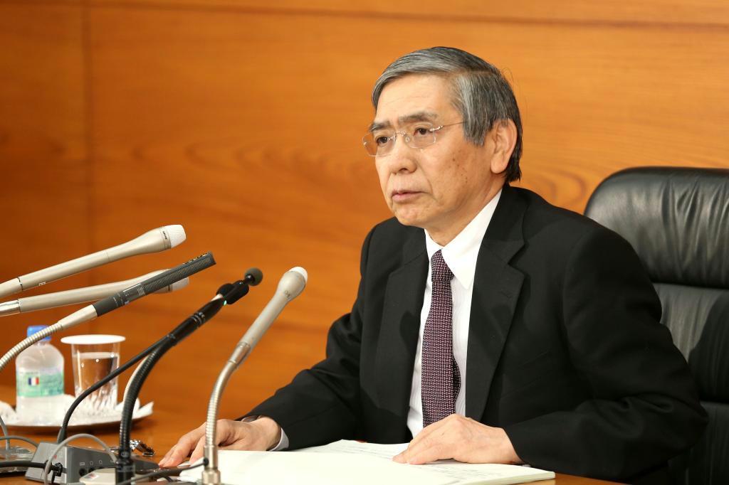 記者会見する黒田東彦日銀総裁＝２１日、東京・日本橋の日銀本店