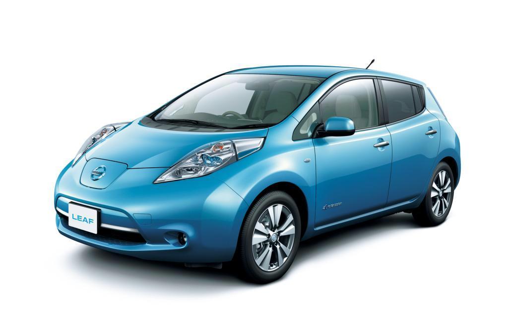 ２０１５年度中に自動ブレーキの搭載が見込まれる日産自動車の電気自動車「リーフ」