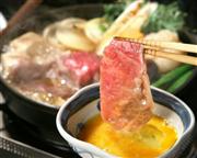 牛庵では、すき焼きのほか、神戸牛のうまみを堪能できるしゃぶしゃぶ、ステーキを用意している