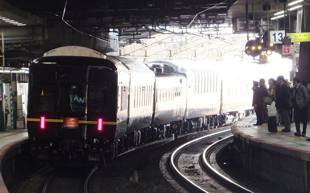 ３月１２日にＪＲ大阪駅を出発する列車がラストランとなる「トワイライトエクスプレス」＝大阪市淀川区の新大阪駅