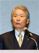 労使フォーラムであいさつする経団連の榊原定征会長＝２６日午前、東京・大手町の経団連会館